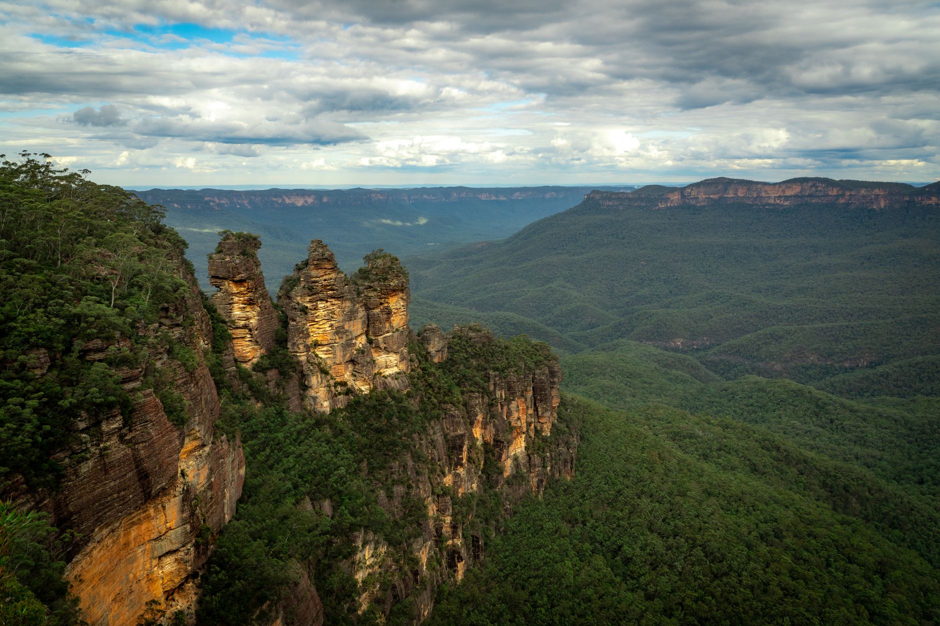 Formacja skalna Trzy Siostry w Parku Narodowym Blue Mountains, Australia