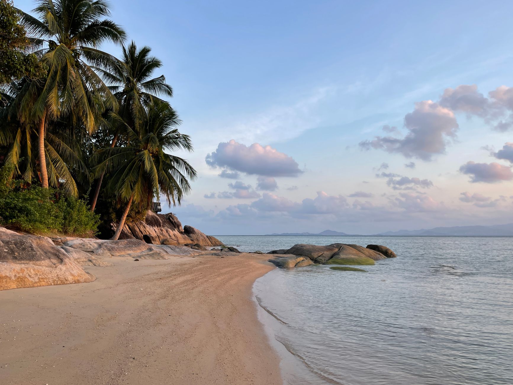 Koh Samui czy Phuket na zimowy urlop: porównanie plaż, cen i atrakcji